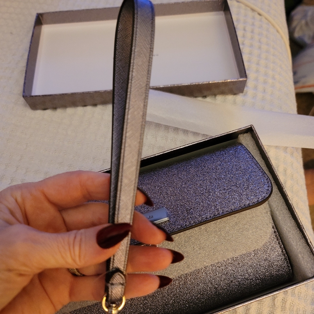 Kate Spade Glimmer Boxed Medium Flap Phone Wristlet Wallet SILVER Glitter/ BNWT - Picture 5 of 6